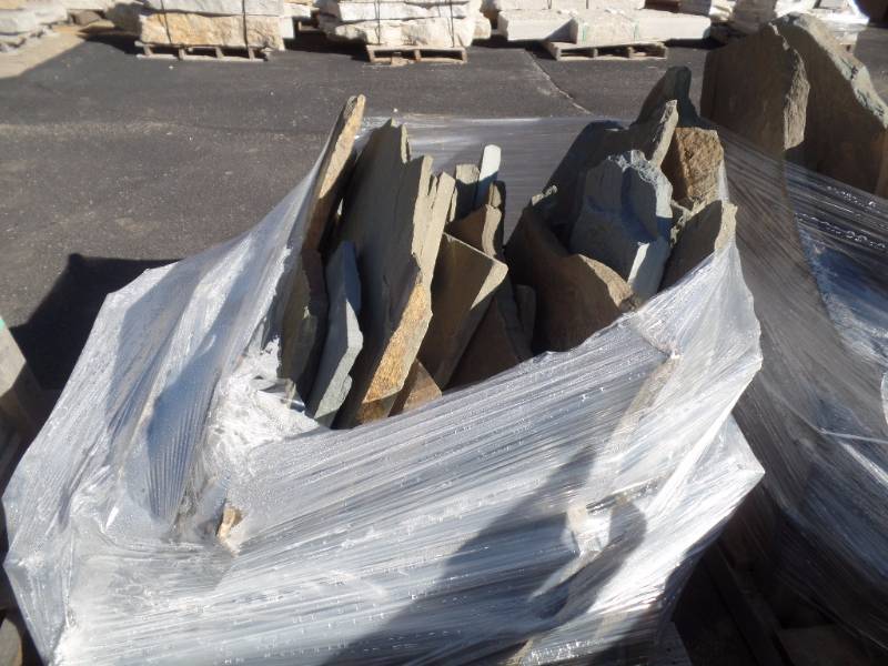 BLUESTONE IRREGULAR FLAGSTONE
