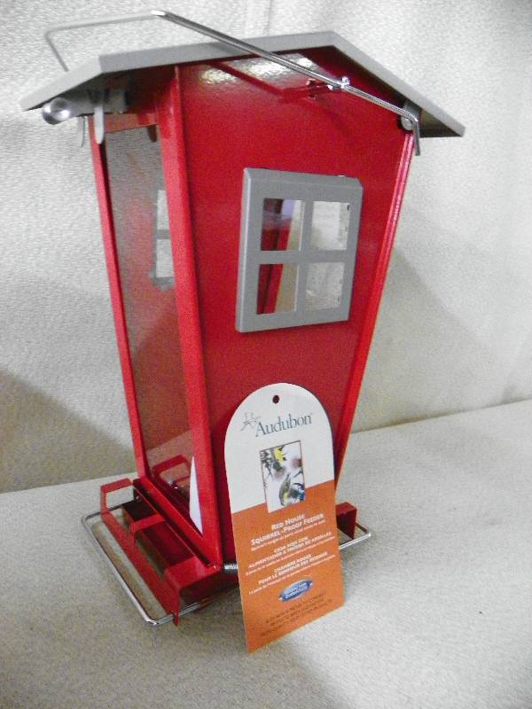 Shack Squirrel-Proof Feeder Red
