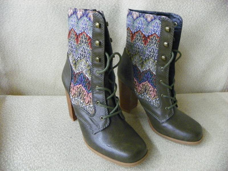 DOLCE WOMEN FIREBIRD BOOT SIZE 7.5