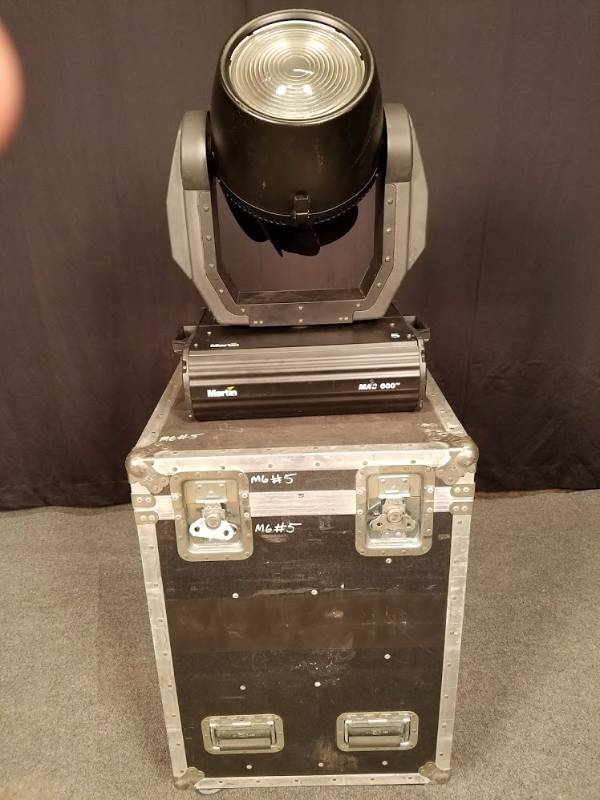 lot 4 image: Martin Mac 600 - single - case included