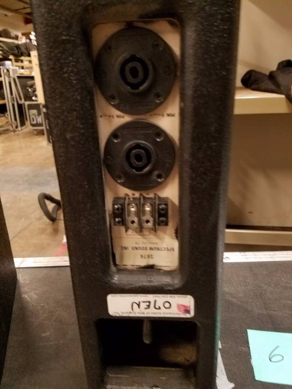 lot 7 image: EAW JF80 Speaker
