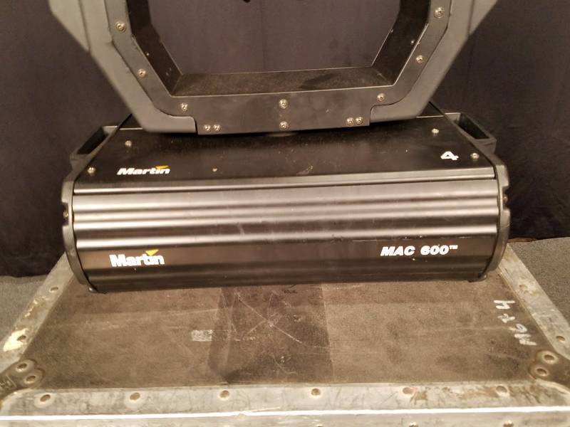 lot 22 image: Martin Mac 600 - pair - case included