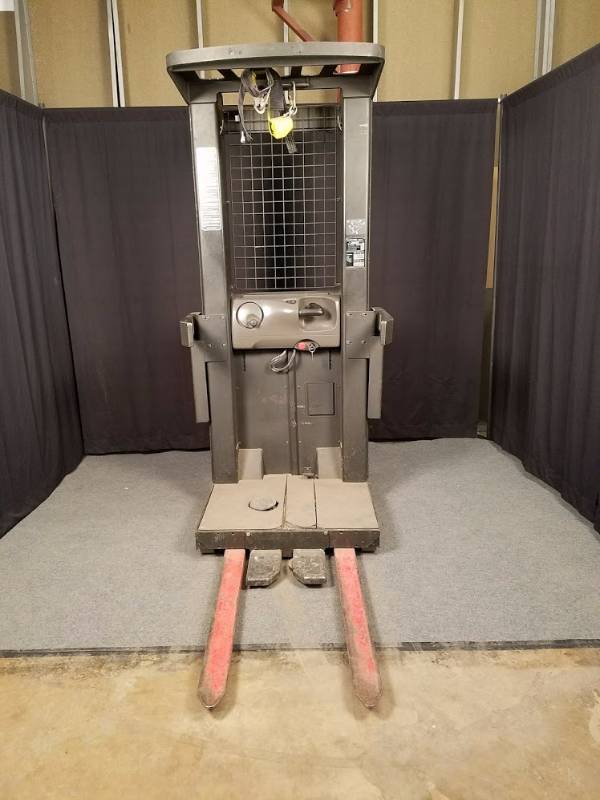 lot 30 image: Raymond 233-OPC22T Order Picker