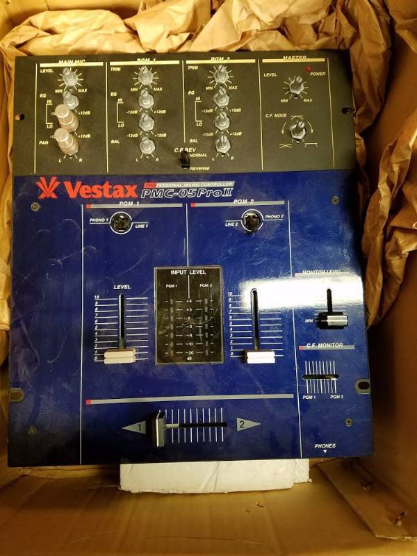 lot 32 image: Vestax PMC-05Pro