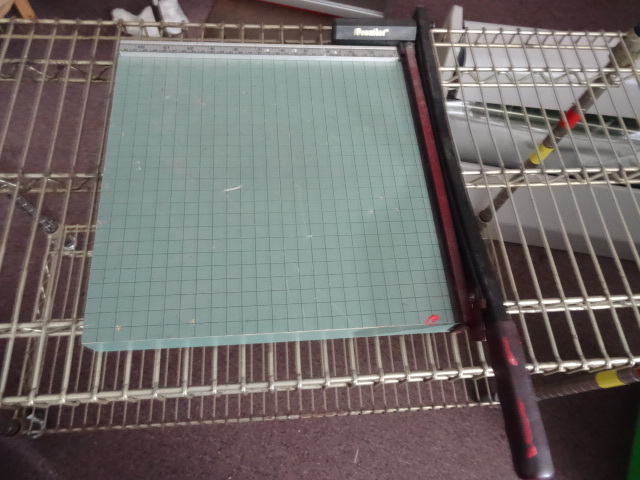 lot 21 image: 12 x 12 paper cutter...