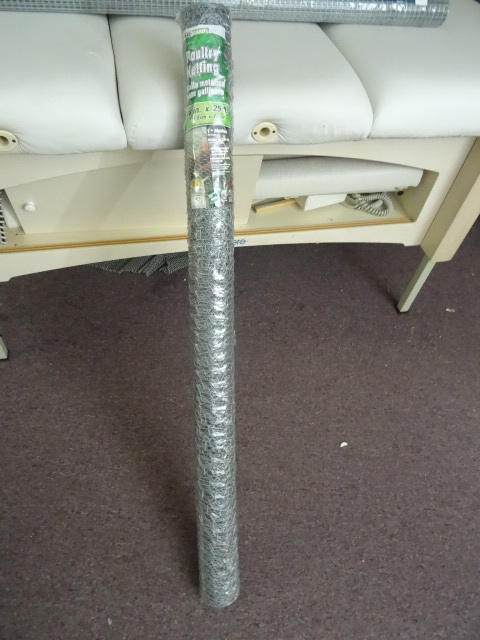 lot 33 image: 48 x 25 poultry netting....