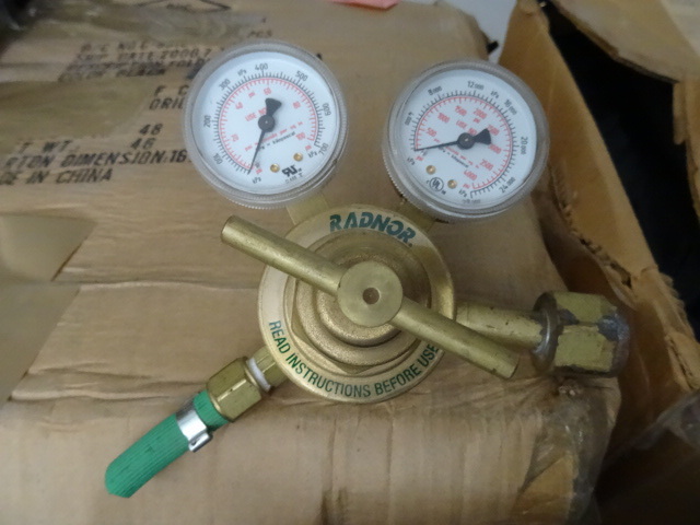 lot 43 image: Radnor oxygen gauge set...