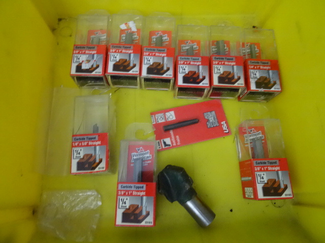 lot 54 image: Vermont American 23105 router bit. ...
