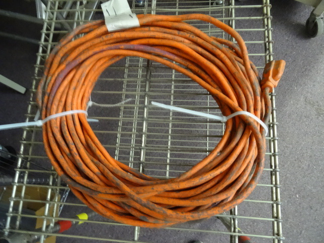 lot 85 image: 100 extension cord...