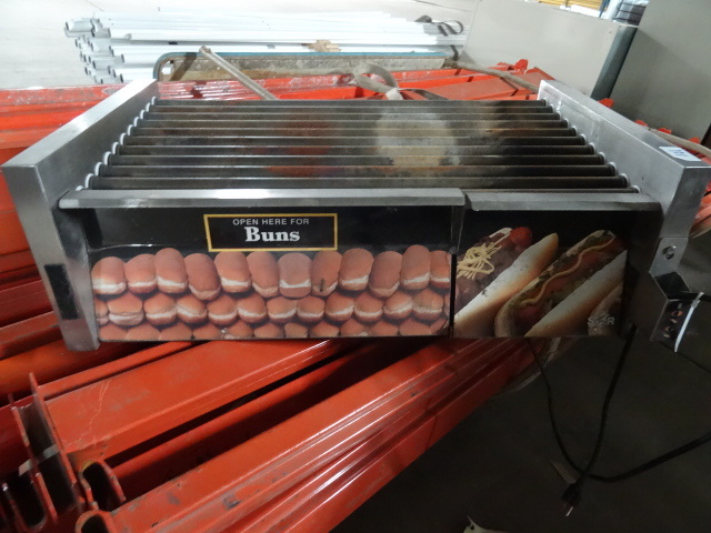 lot 121 image: Star Mfg hot dog roller grill with ...