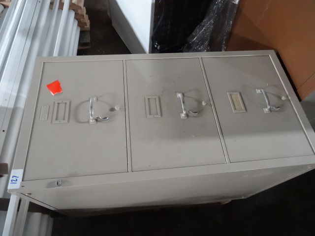 lot 127 image: Shaw walker 3 drawer fire file. 21 ...