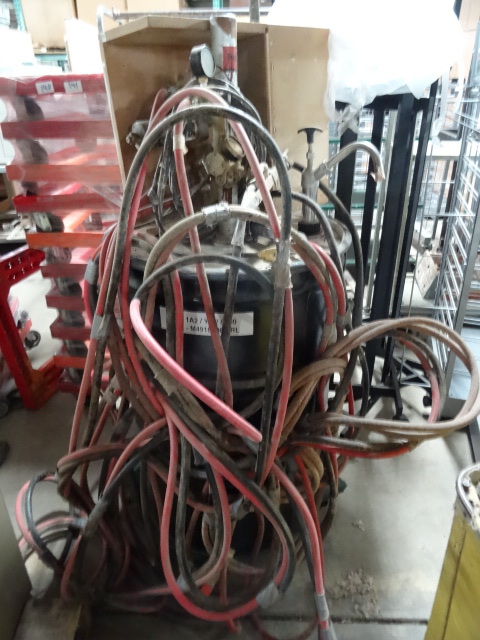 lot 137 image: Foam spray system. Air powered. Sel...