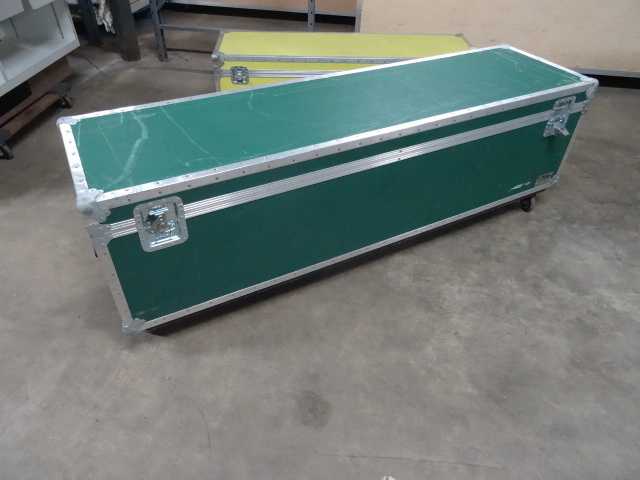 lot 153 image: Padded shipping case. On wheels. Hi...
