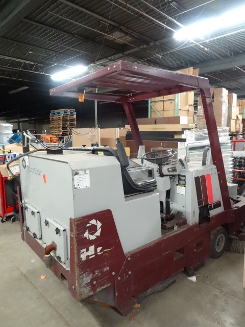 lot 161 image: AAR power boss ride on sweeper. Mod...