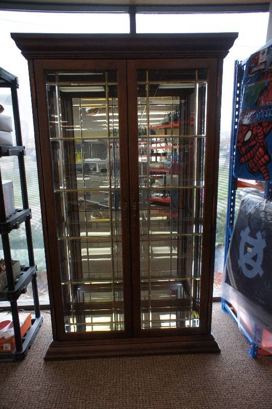 lot 15 image: Solid Oak Lighted Curio Cabinet - Heavy Piece - Mirrored Back - Glass Shelves - Great Shape