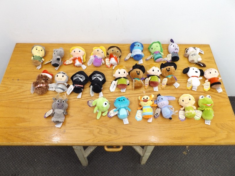 lot 23 image: Lot of NEW Hallmark Itty Bittys 