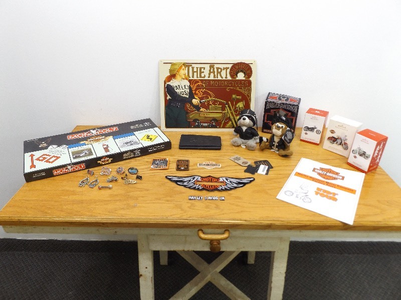 lot 30 image: Lot of Harley Davidson Items