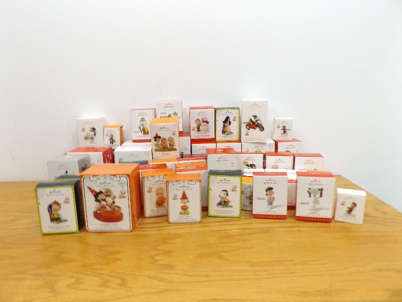 lot 13 image: Large Lot of NEW Hallmark Keepsake PeanutsCharlie Brown Ornaments
