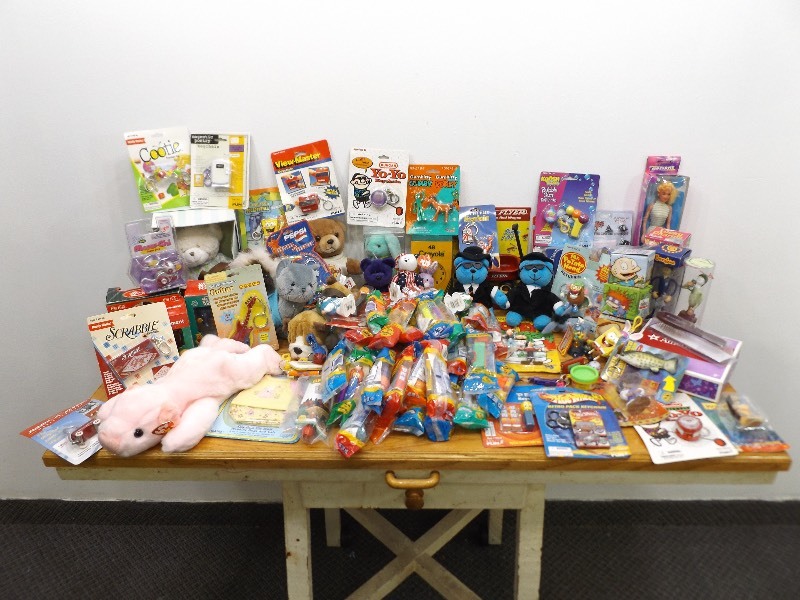 lot 16 image: Large Lot of New Pez, Toys etc.