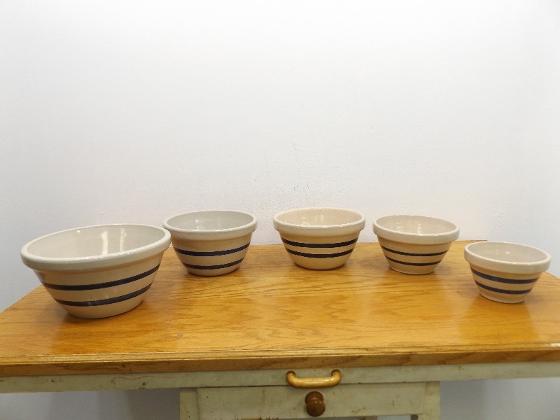 lot 5 image: Lot of Roseville Pottery ServingMixing Bowls