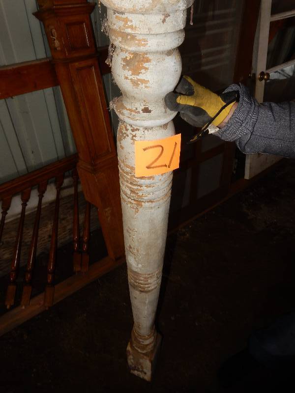 lot 21 image: Architectural post