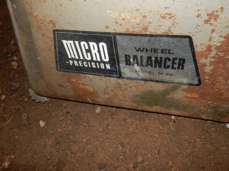 lot 27 image: Micro precision Wheel Balance