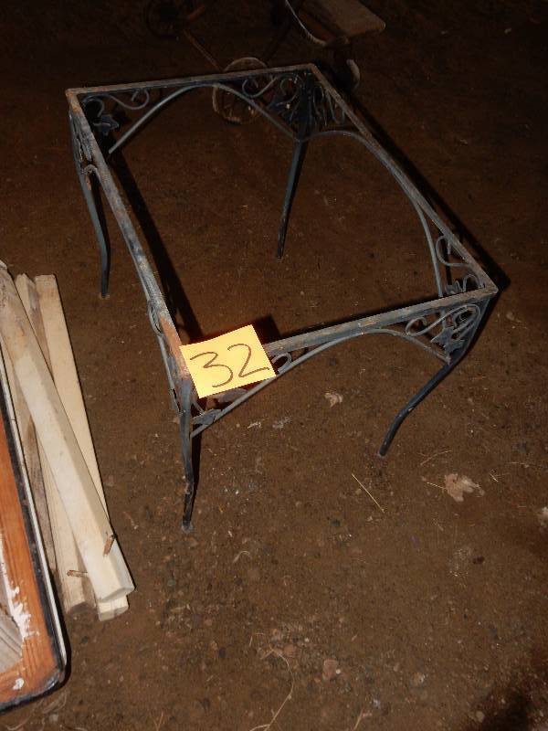 lot 32 image: 18 in x 24in x 19 12 in h Table Frame. Metal