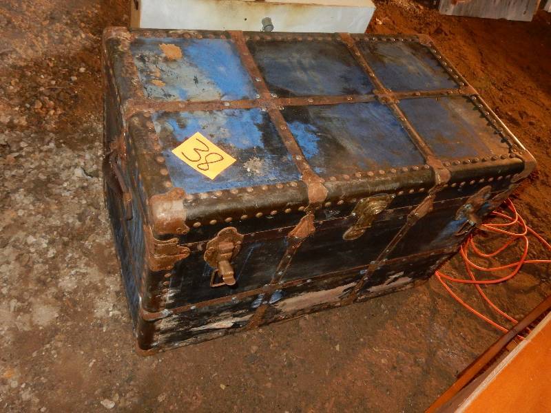 lot 38 image: Antique Trunk.. .Metal and Hardboard.  LOCKED..