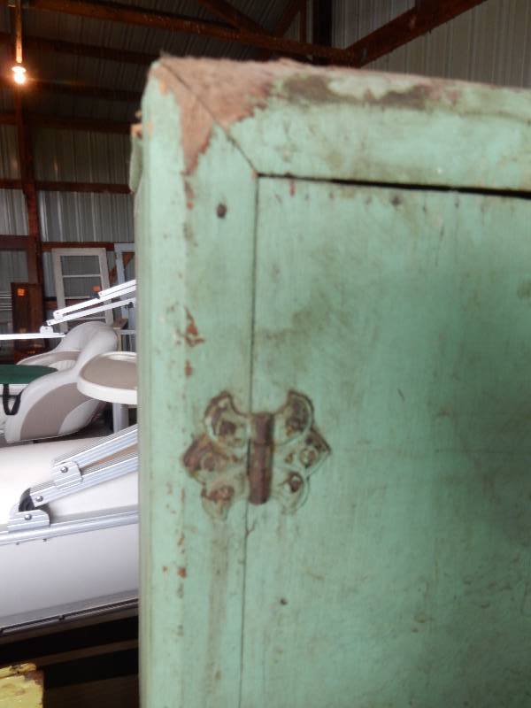 lot 7 image: Vintage Cabinet unit.