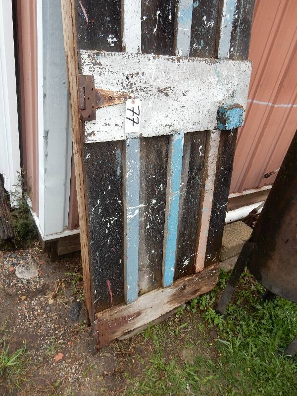 lot 77 image: Primitive heavy duty cabin door