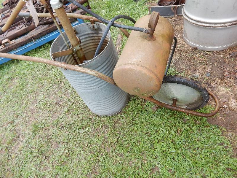 lot 86 image: Some type of Pump system on Wheels