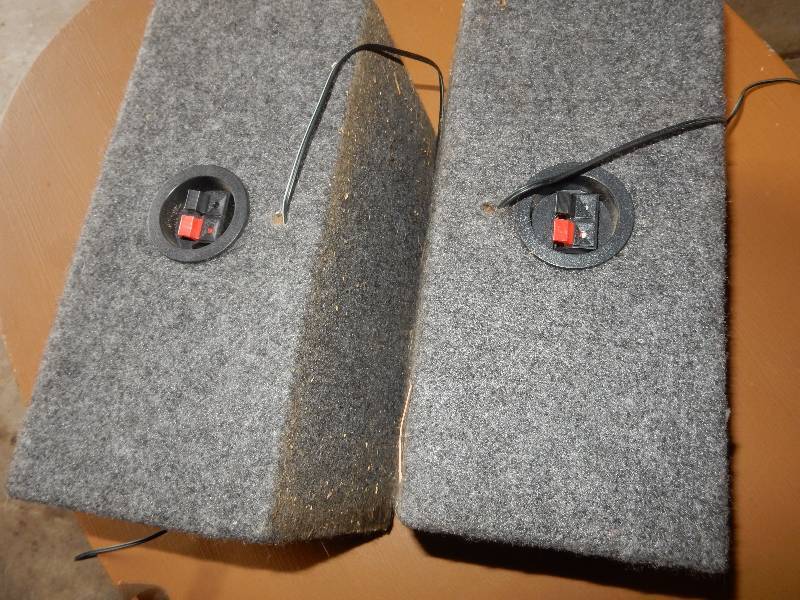 lot 62 image: Rockford Fosgates Speakers.. These work. .Had these in his boat.. 7 in x 10 in x 15in