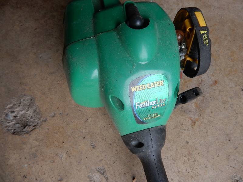 lot 65 image: Weed Eater Featherlite Weed trimmer. Untested