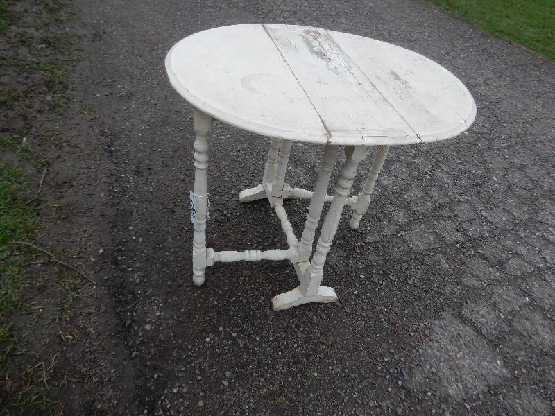 lot 94 image: Folding occasional Table