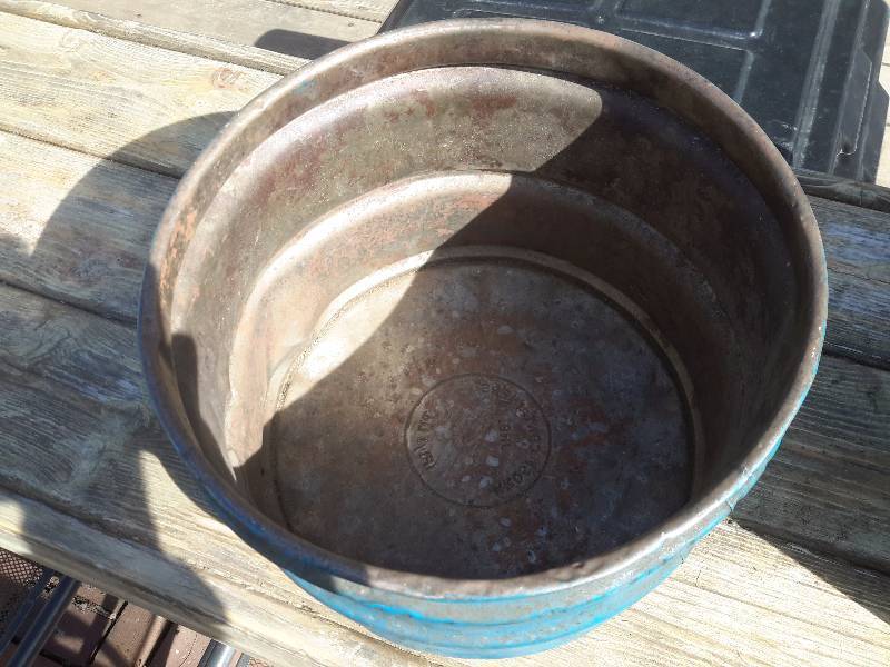 lot 108 image: Vintage stubby   barrel container