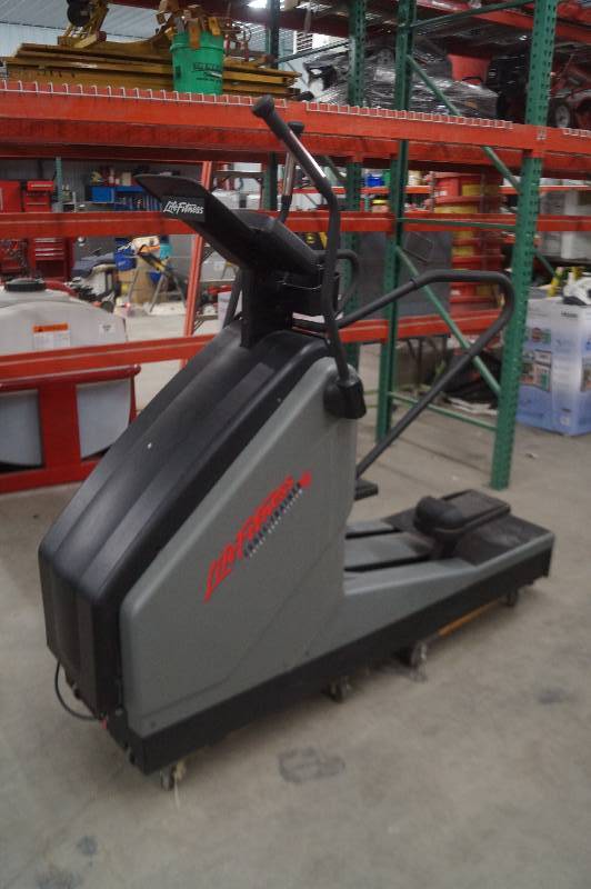 Life Fitness Cross Trainer