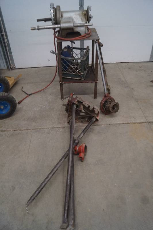 Pipe threaders