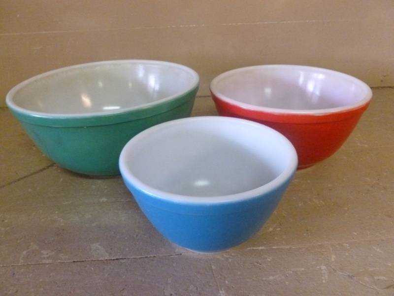 Vintage Pyrex Bowl Set