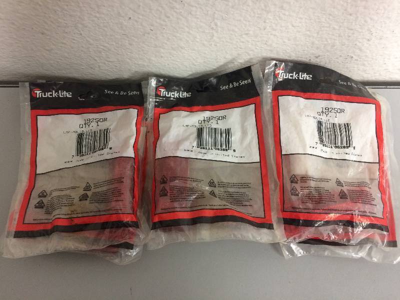 Truck-Lite Model 19 LED Light, Red