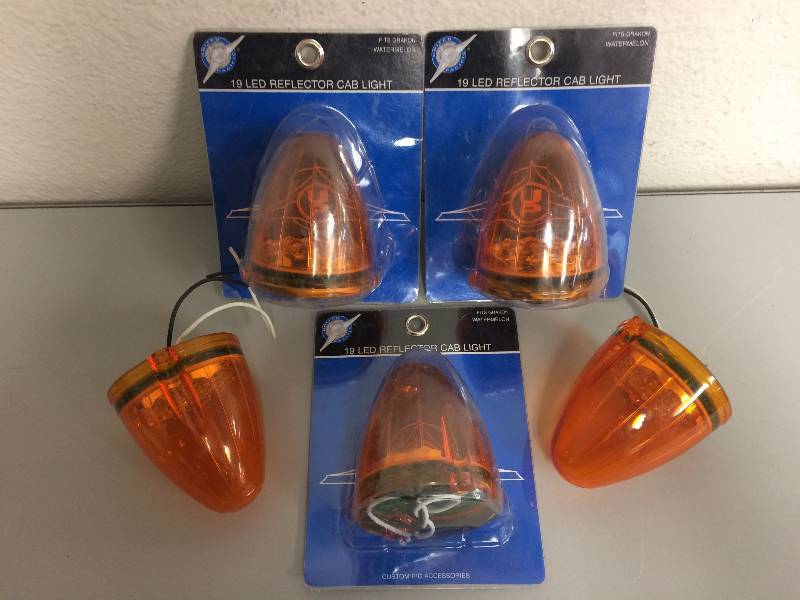 United Pacific LED Reflector Cab Light, Amber