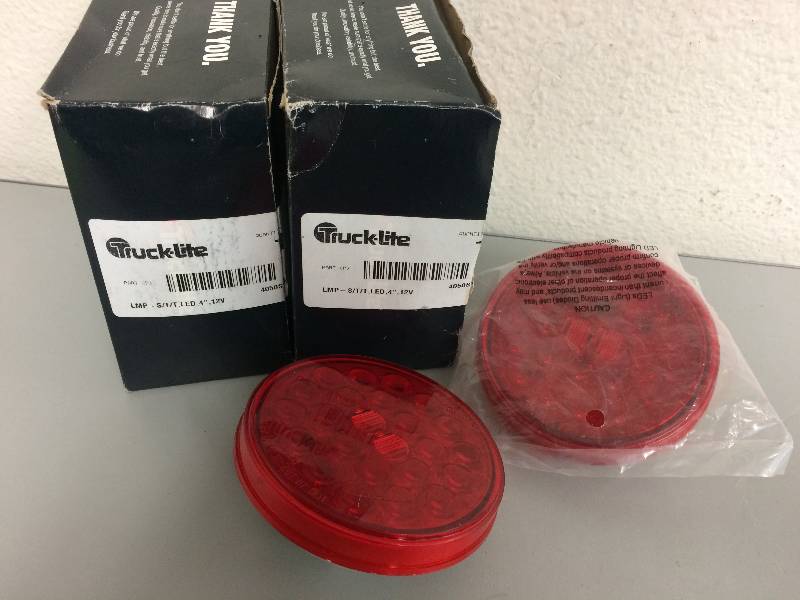 Truck-Lite Red StopTurnTail LIght