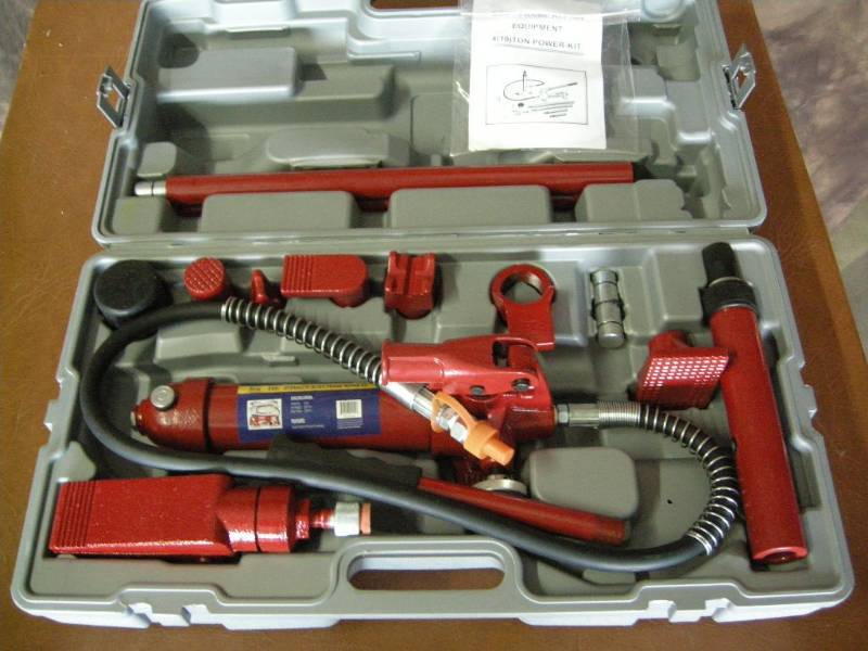lot 6 image: King 4 Ton Hydraulic BodyFrame Repair Kit