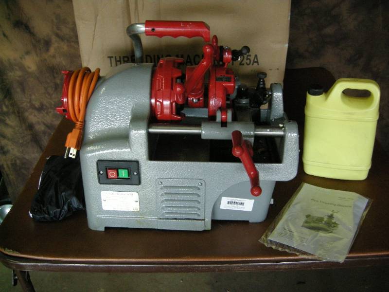 lot 8 image: Electric Pipe Threading Machine