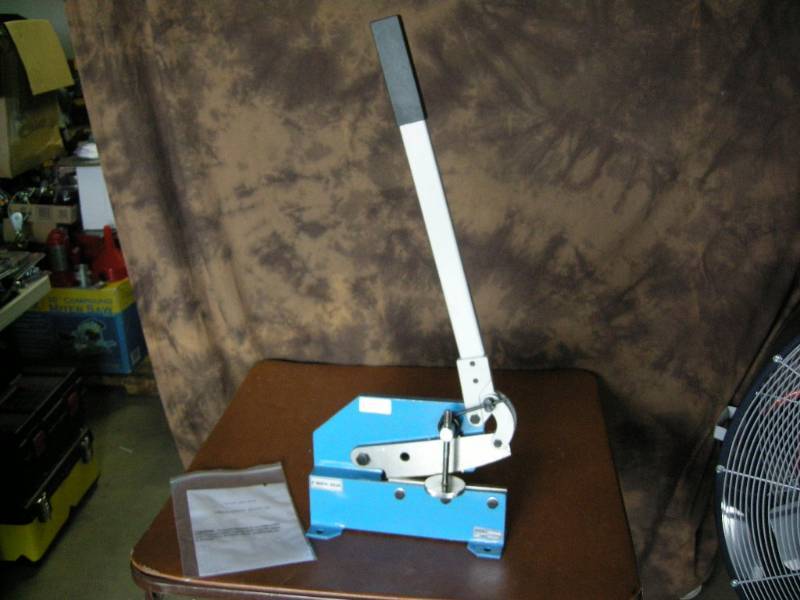 lot 83 image: Sheet Metal Cutter 8 Manual Shear