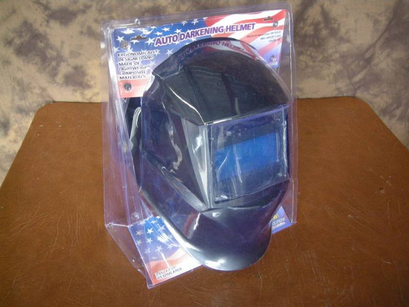 lot 107 image: Auto Darkening Welding Helmet
