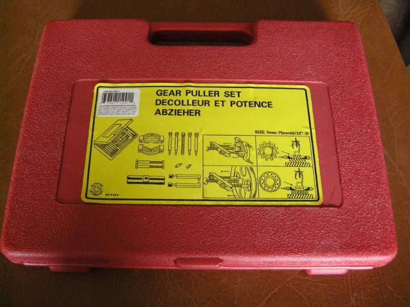 lot 119 image: Gear Puller Set