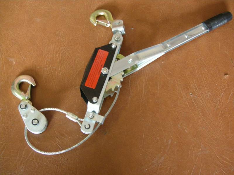 lot 143 image: Ratcheting Come-along
