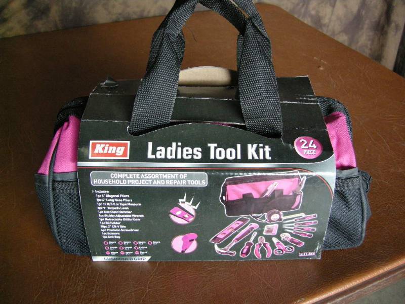 lot 144 image: King Ladys Tool Kit