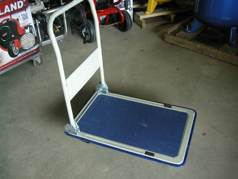 lot 191 image: Roll-around Cart