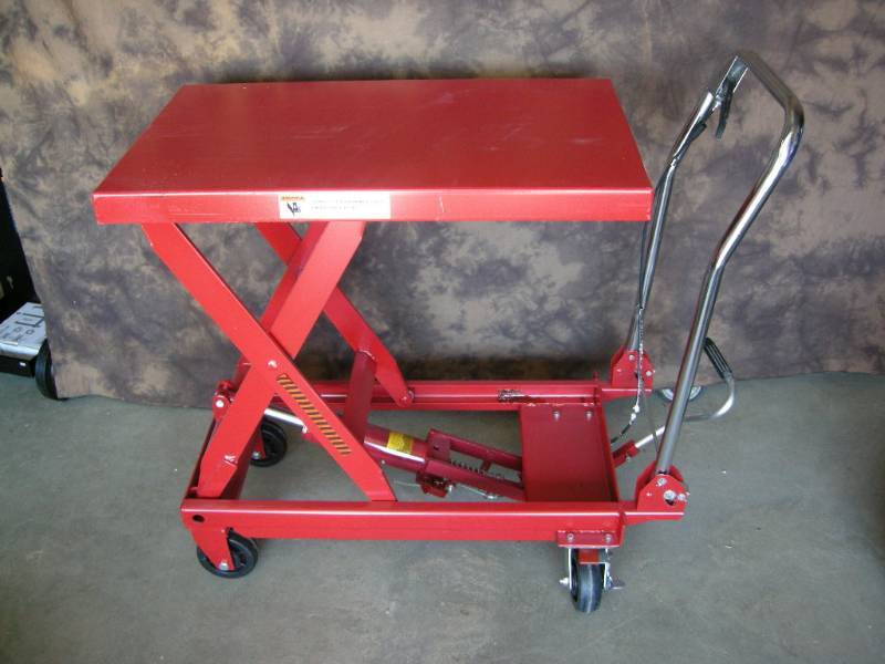 lot 16 image: Foot Operated Hydraulic Table CartLift